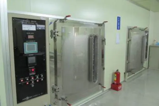 研究施設に設置された真空凍結乾燥機（フリーズドライヤー）